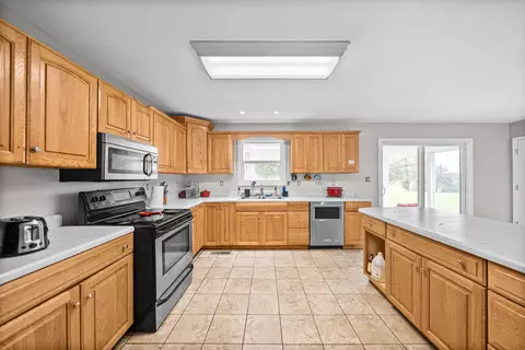 Kitchen - 2679 Loop Ln, Gracey, KY 42232 photo 4 of 6