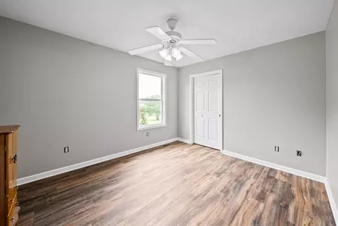Bedroom - 2679 Loop Ln, Gracey, KY 42232 photo 6 of 7