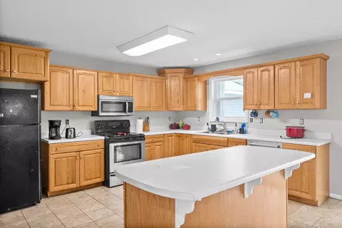 Kitchen - 2679 Loop Ln, Gracey, KY 42232 photo 3 of 6