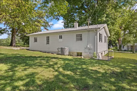 Exterior - 102 Walnut St, Ferguson, KY 42533 photo 7 of 10
