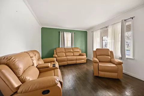 Living - 102 Walnut St, Ferguson, KY 42533 photo 1 of 2