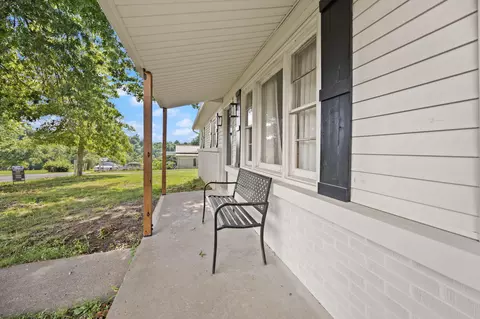 Exterior - 102 Walnut St, Ferguson, KY 42533 photo 4 of 10