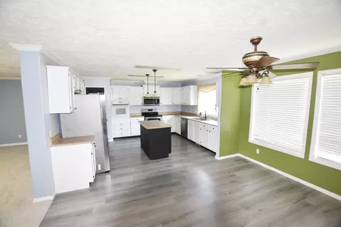 Kitchen - 40 Marigold Ln, Grayson, KY 41143 photo 3 of 3