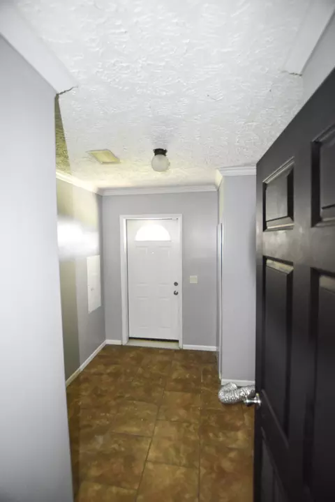 Entry Way - 40 Marigold Ln, Grayson, KY 41143 photo 1 of 4