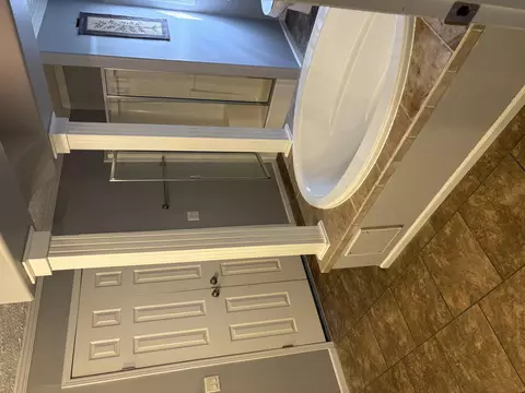 Bath - 40 Marigold Ln, Grayson, KY 41143 photo 3 of 7