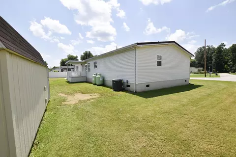 Exterior - 40 Marigold Ln, Grayson, KY 41143 photo 4 of 7