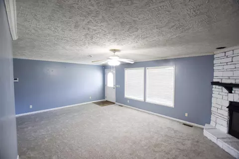 Living - 40 Marigold Ln, Grayson, KY 41143 photo 2 of 2