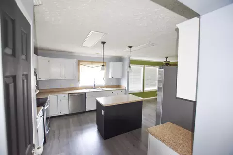 Kitchen - 40 Marigold Ln, Grayson, KY 41143 photo 1 of 2