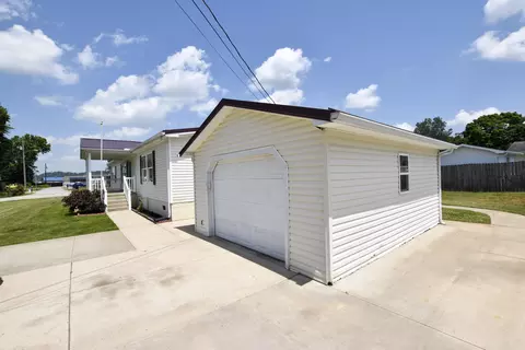 Exterior - 40 Marigold Ln, Grayson, KY 41143 photo 3 of 7