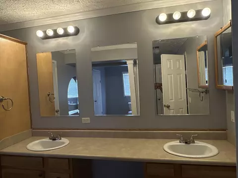 Bath - 40 Marigold Ln, Grayson, KY 41143 photo 7 of 7