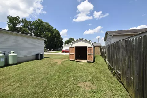 Exterior - 40 Marigold Ln, Grayson, KY 41143 photo 6 of 7