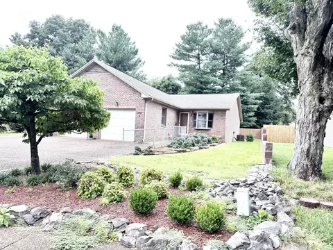 2607 Cayce Meade Dr, Hopkinsville, KY 42240
