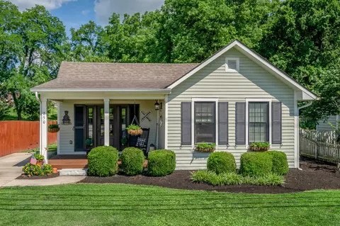 250 N Winter St, Midway, KY 40347