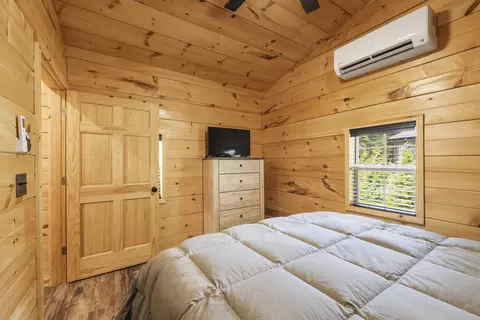 Bedroom - 4 Lacy Ln, Campton, KY 41301 photo 3 of 3