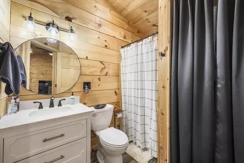 Bath - 4 Lacy Ln, Campton, KY 41301 photo 1 of 2
