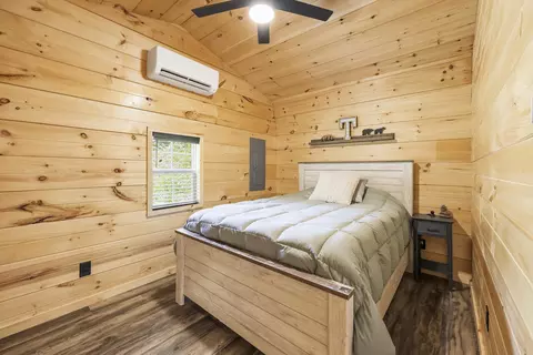 Bedroom - 4 Lacy Ln, Campton, KY 41301 photo 1 of 3