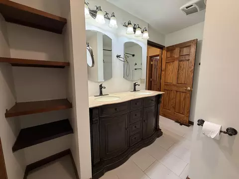Bath - 1091 Deepwood Dr, Murray, KY 42071 photo 3 of 3