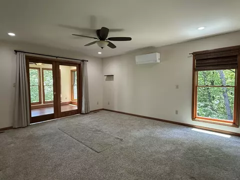 Living - 1091 Deepwood Dr, Murray, KY 42071 photo 4 of 6