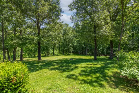 Exterior - 1091 Deepwood Dr, Murray, KY 42071 photo 5 of 7
