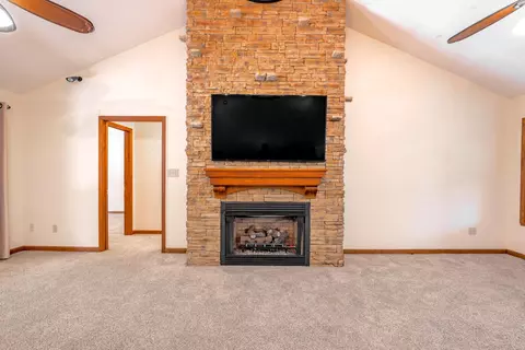 Living - 1091 Deepwood Dr, Murray, KY 42071 photo 1 of 6