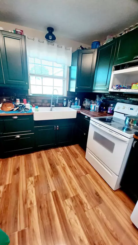 Kitchen - 245 Brookside Dr, Georgetown, KY 40324 photo 2 of 4