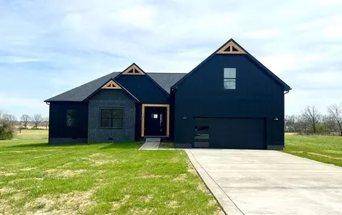 442 442 Old Major Ln Rd, Hopkinsville, KY 42240