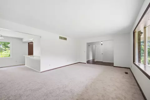 Living - 30 Dusty Rd, Morehead, KY 40351 photo 2 of 7