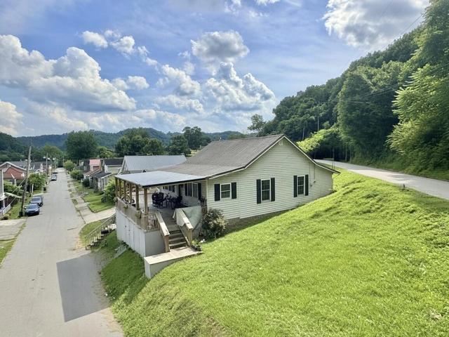 245 Frank St, Paintsville, KY 41240