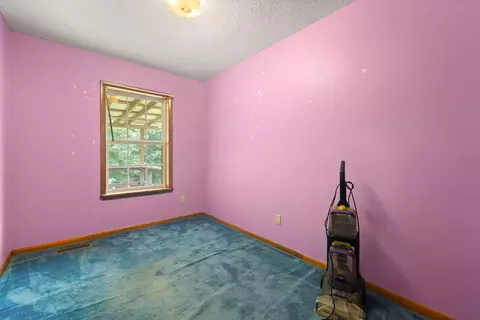 Bedroom - 327 Day Holw, Bledsoe, KY 40810 photo 10 of 13