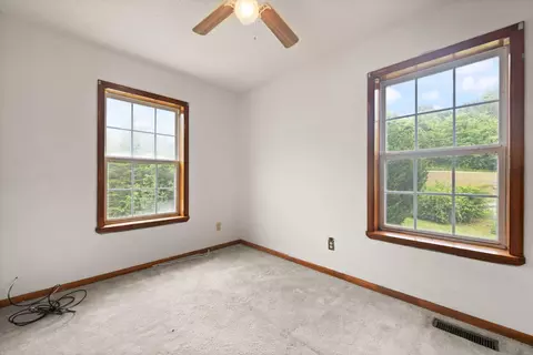 Bedroom - 327 Day Holw, Bledsoe, KY 40810 photo 4 of 13