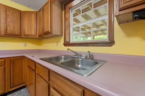 Kitchen - 327 Day Holw, Bledsoe, KY 40810 photo 3 of 4