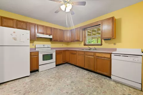 Kitchen - 327 Day Holw, Bledsoe, KY 40810 photo 1 of 4