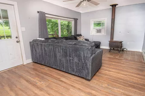 Living - 1797 E Clack Mountain Rd, Clearfield, KY 40313 photo 1 of 2