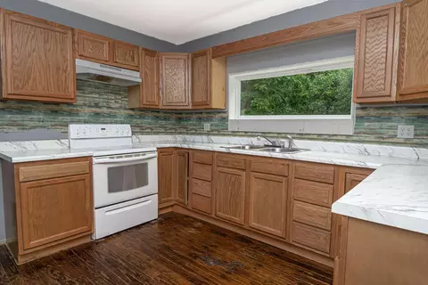 Kitchen - 1797 E Clack Mountain Rd, Clearfield, KY 40313 photo 2 of 3