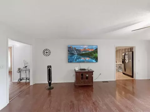 Living - 575 N Sutton Ln, Mayfield, KY 42066 photo 1 of 1
