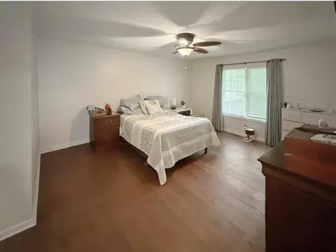 Bedroom - 575 N Sutton Ln, Mayfield, KY 42066 photo 1 of 3