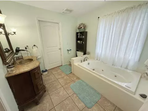 Bath - 575 N Sutton Ln, Mayfield, KY 42066 photo 1 of 5