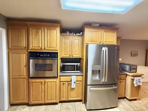 Kitchen - 575 N Sutton Ln, Mayfield, KY 42066 photo 3 of 4