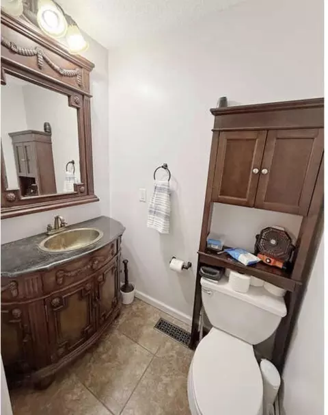 Bath - 575 N Sutton Ln, Mayfield, KY 42066 photo 5 of 5