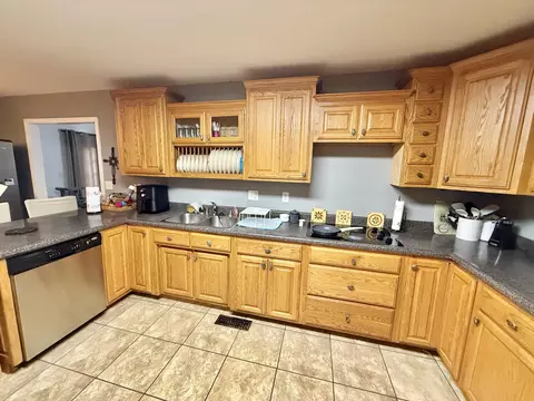 Kitchen - 575 N Sutton Ln, Mayfield, KY 42066 photo 2 of 4