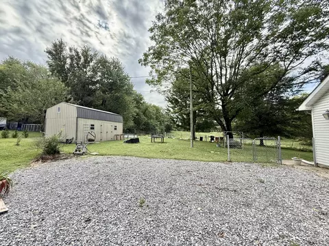 Exterior - 575 N Sutton Ln, Mayfield, KY 42066 photo 5 of 5