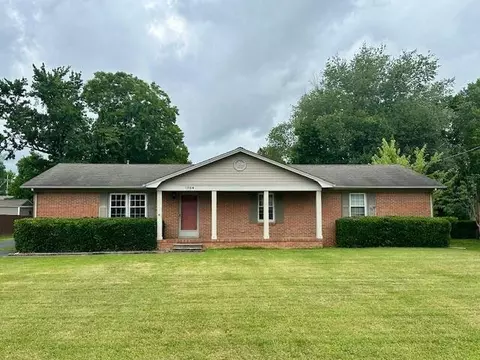 1704 Keenland, Murray, KY 42071