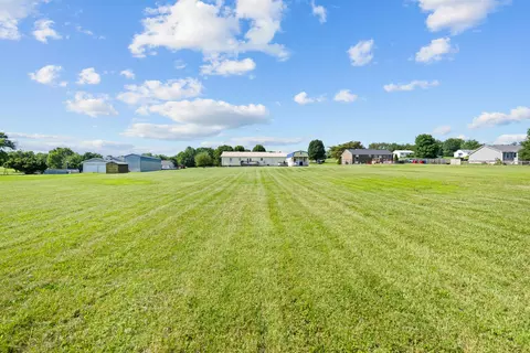 Exterior - 143 Rolling Meadows Dr, Lancaster, KY 40444 photo 6 of 10