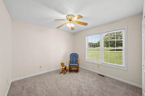 Bedroom - 143 Rolling Meadows Dr, Lancaster, KY 40444 photo 2 of 3