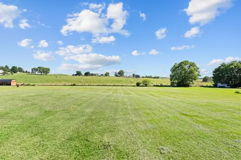 Exterior - 143 Rolling Meadows Dr, Lancaster, KY 40444 photo 4 of 10