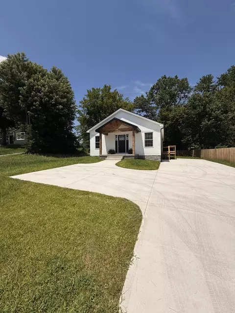 1011 W Shelby St, Junction City, KY 40440