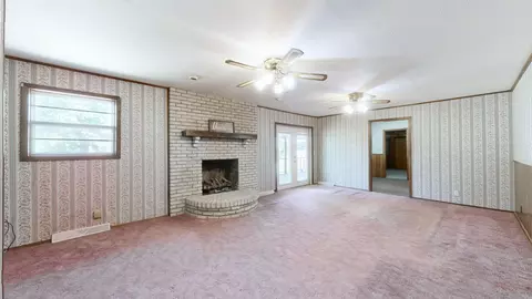 Living - 760 State Route 83, Mayfield, KY 42066 photo 3 of 4