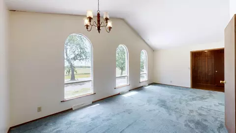 Living - 760 State Route 83, Mayfield, KY 42066 photo 2 of 4