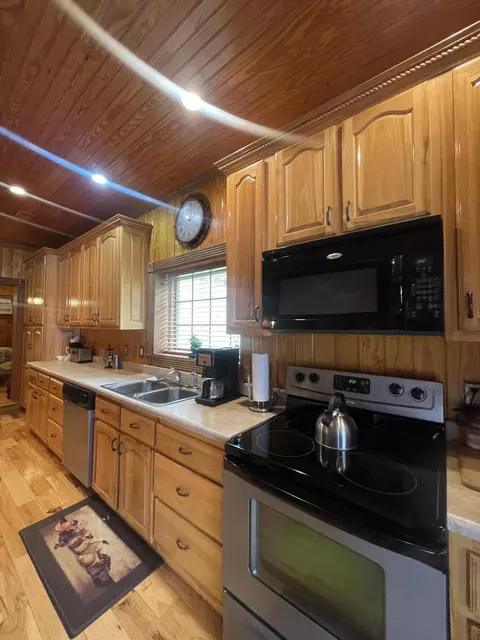 143 Trace Branch Rd, Walker, KY 40997 photo 9