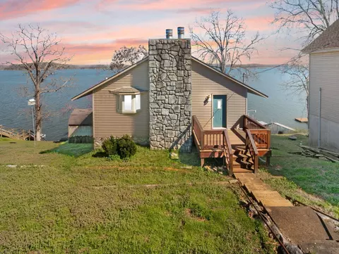 62 Lakeshore Dr, New Concord, KY 42076